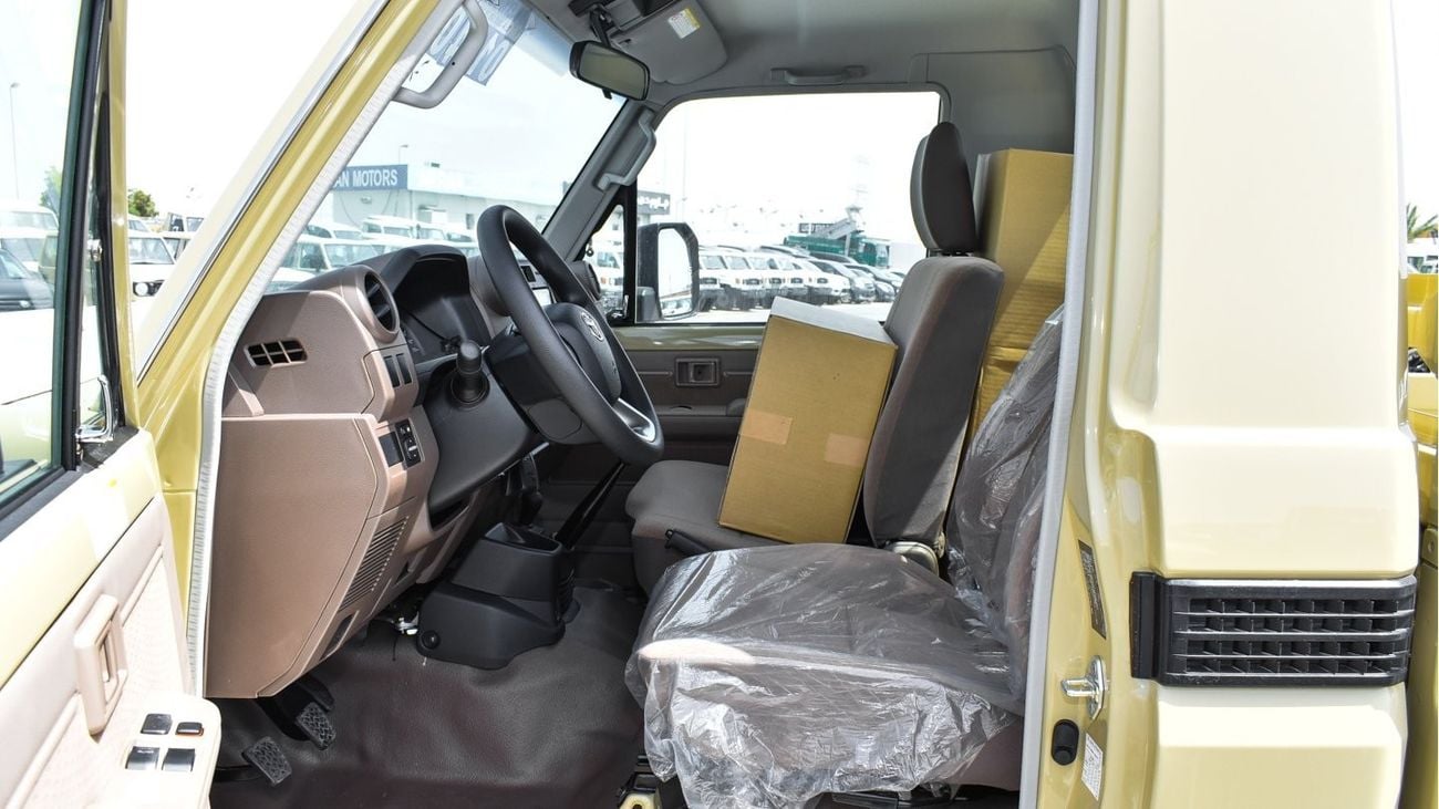 تويوتا لاند كروزر بيك آب 4.0L V6 Petrol Single Cabin  M/T