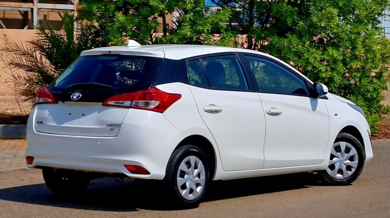 تويوتا يارس SE 1.5L Hatchback