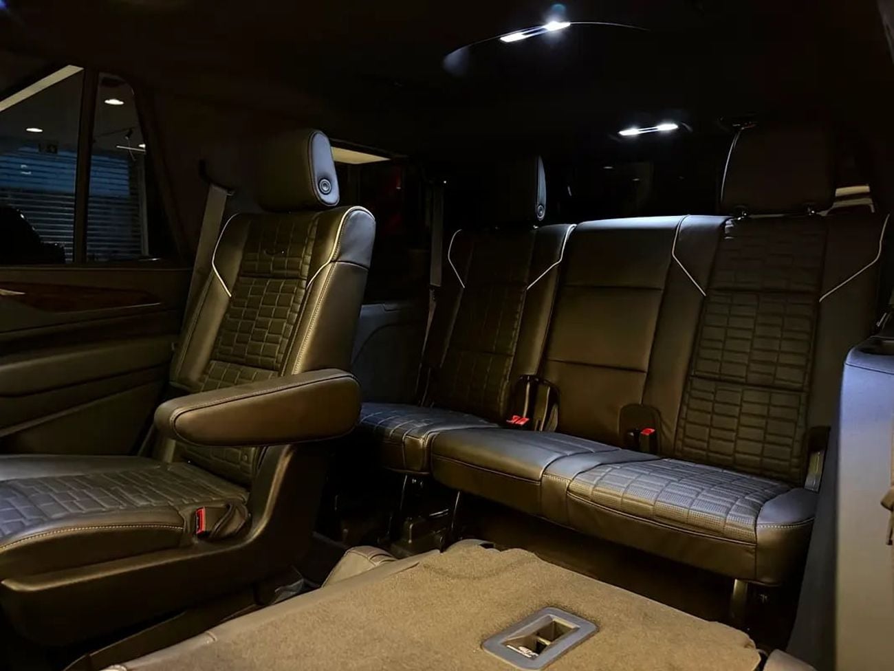Cadillac Escalade SPORT PLATINUM - Japanese Specs - Brand