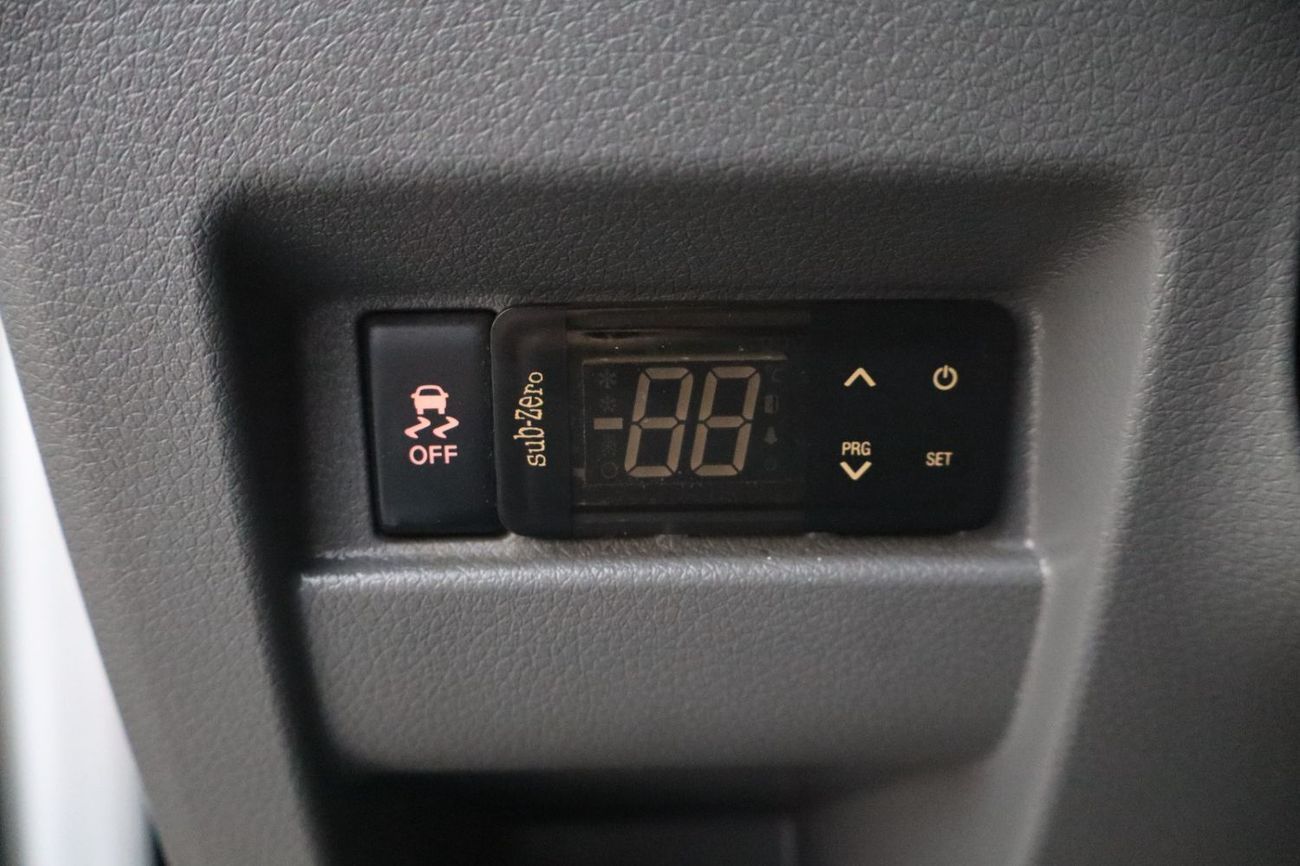 Nissan Urvan 3-Seater Automatic (4-Door)