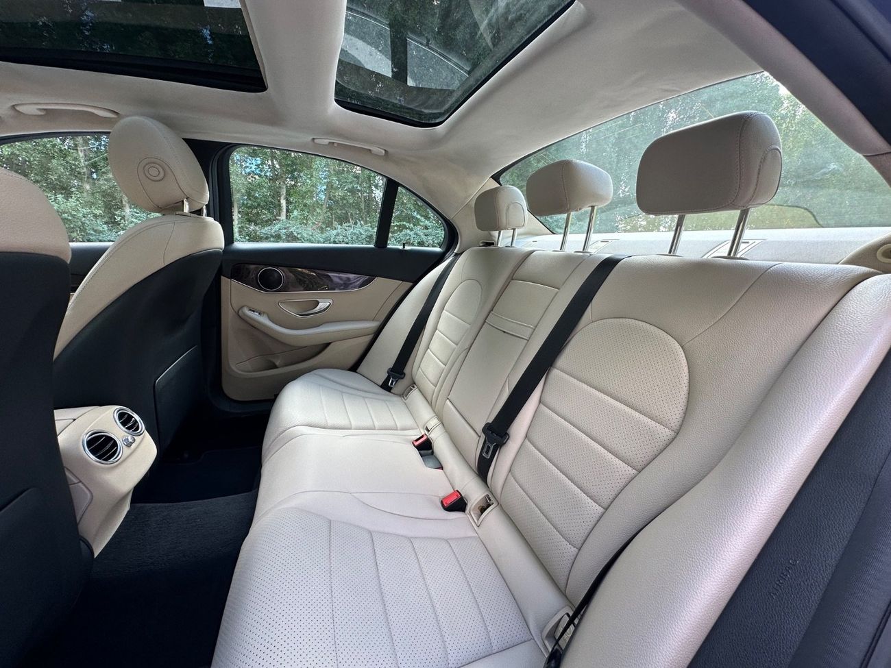 مرسيدس بنز C 300 Luxury 2.0L