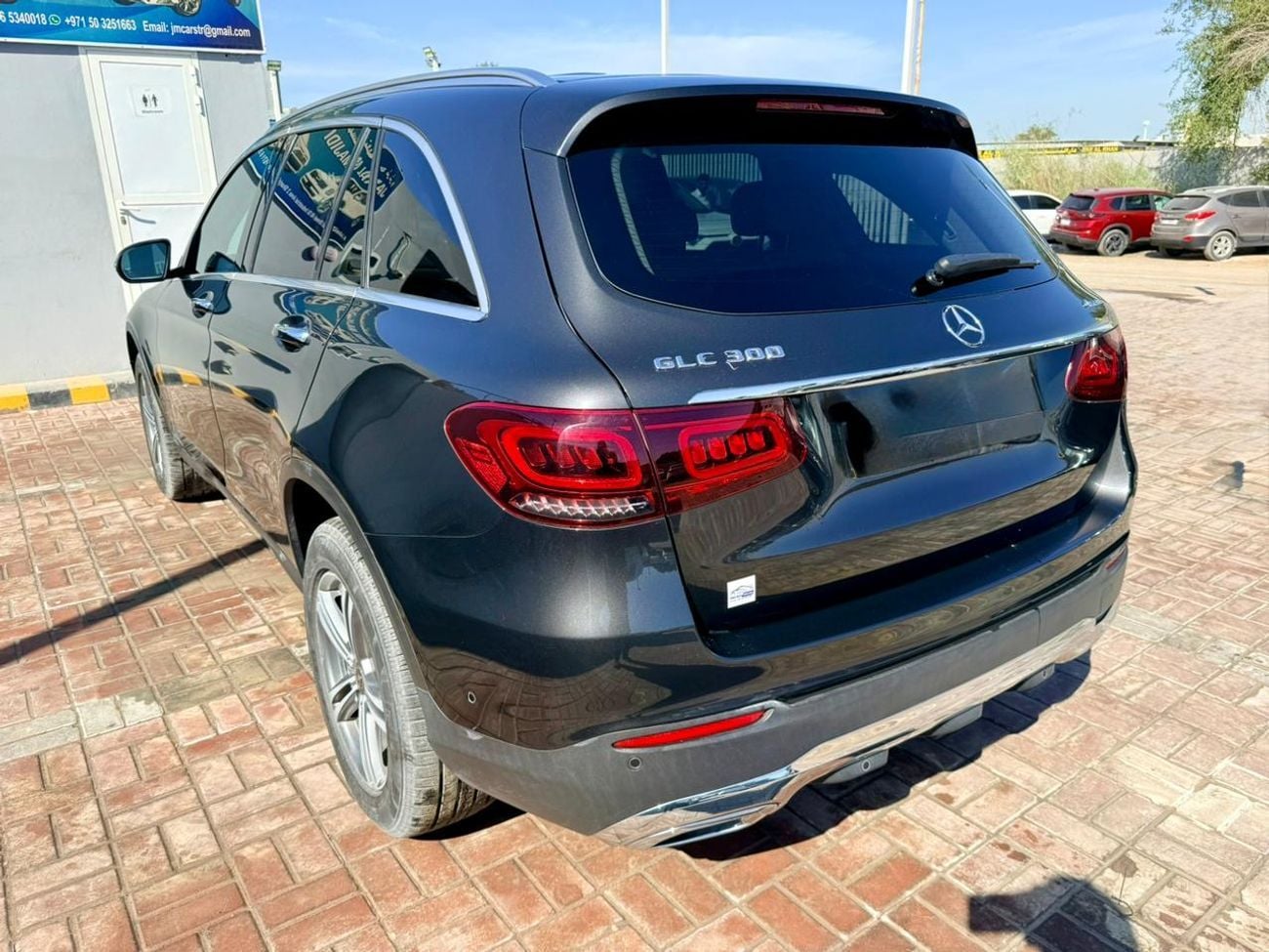 Mercedes-Benz GLC 300 4MATIC 2.0L 2020 Mercedes benz GLC C300 4matic 4x4 full option Panoramic roof. 360 cameras. Auto par