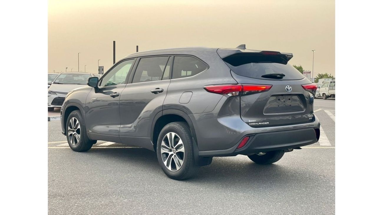 Toyota Highlander 2021 Toyota Highlander XLE hybrid Fuel - 2.5L V4 - Full Option - 4x4 AWD - 27,500 Mileage