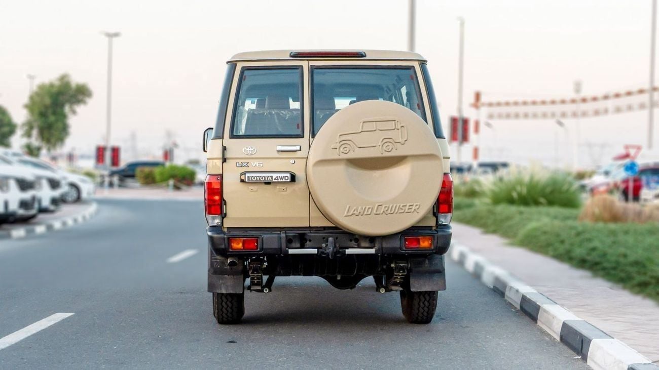 تويوتا لاند كروزر 70 HT VXR 2026 Toyota Land Cruiser LC76 4.0L AT Petrol (Beige-Brown) Basic
