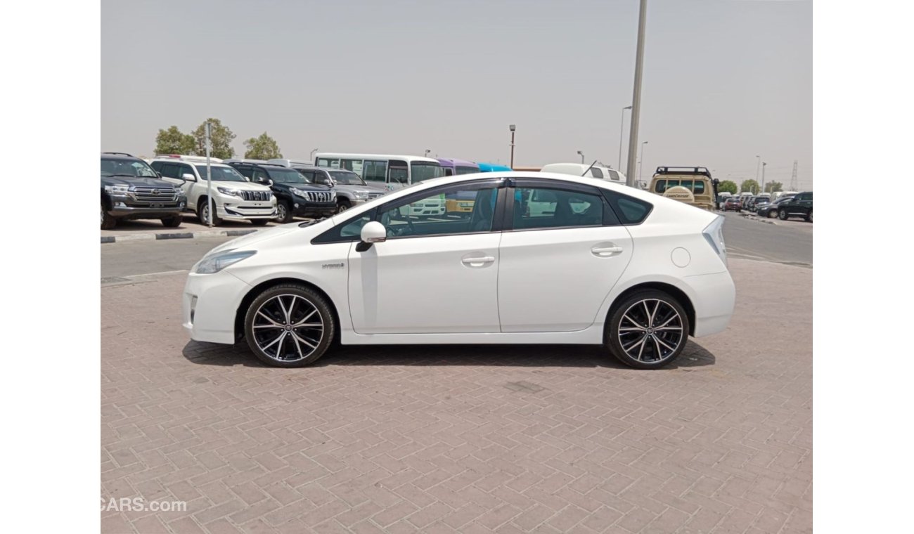 تويوتا برياس TOYOTA PRIUS RIGHT HAND DRIVE  (PM1571)