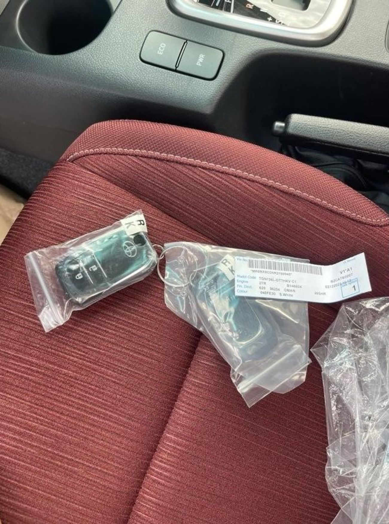 Toyota Hilux Toyota Hilux SR5 2.7L Petrol, Automatic Model 2024 Color White