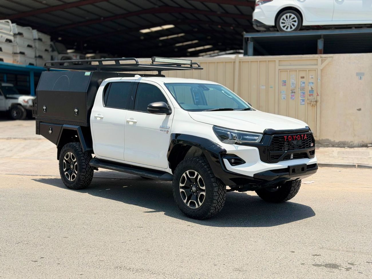 Toyota Hilux SGLX Toyota Hilux 2023model 2.8L Diesel Engine 4 cylinder colour white Transmission Automatic Interi