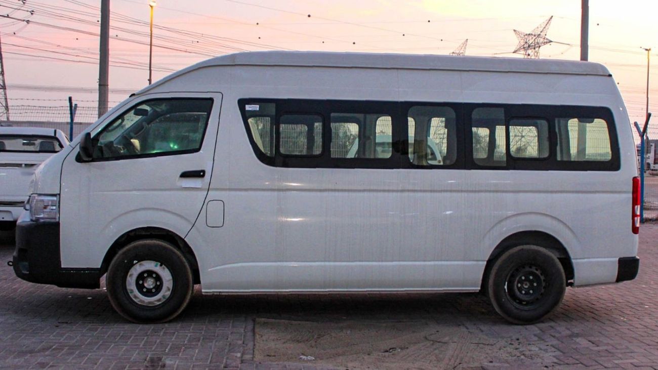 Toyota Hiace 2.5L DLX Wide AC VAN MT