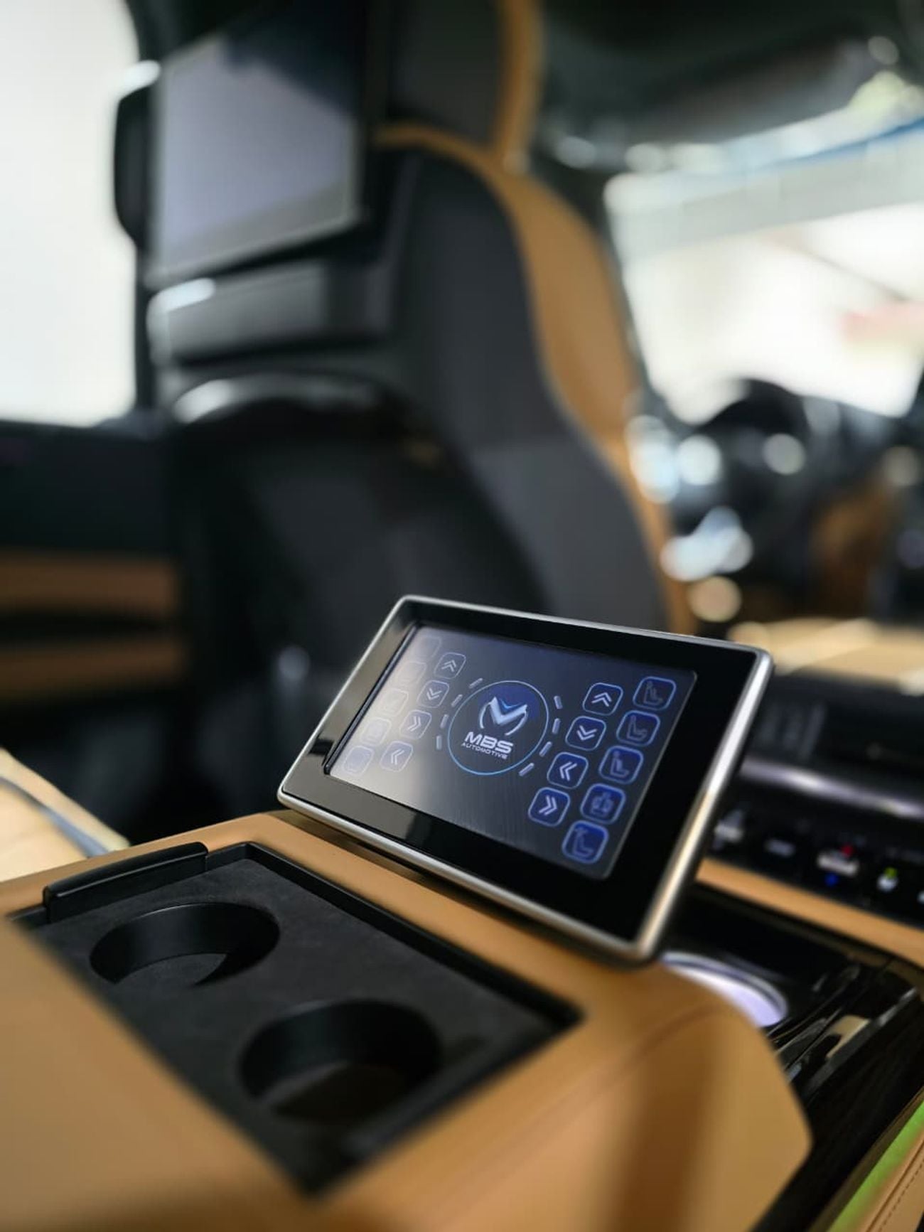 لكزس LX 600 3.5L SIGNATURE FULL OPTION WITH MBS AUTOBIPGRAPHY VIP MASSAGE SEAT