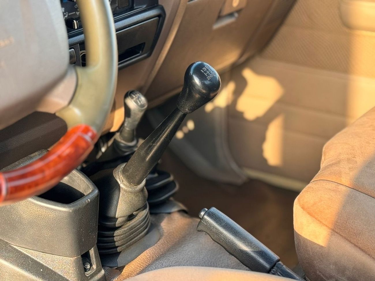 تويوتا لاند كروزر بيك آب