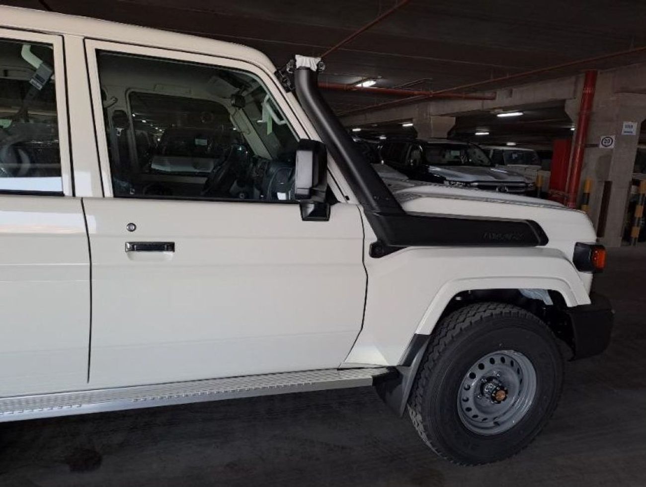 تويوتا لاند كروزر 70 LC76 5 DOORS 4.2L DIESEL V6 LHD | MANUAL | 2025 | BRAND NEW | 0 KM | 03 YEARS WARRANTY