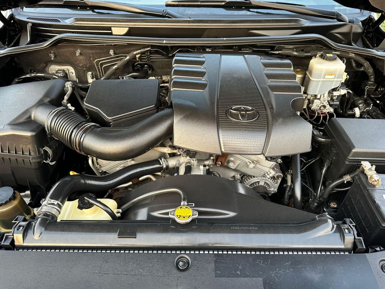 تويوتا لاند كروزر Toyota landcruise 2017Model Engine petrol 4.0 GXR colour black Transmission Automatic Interior.Begie