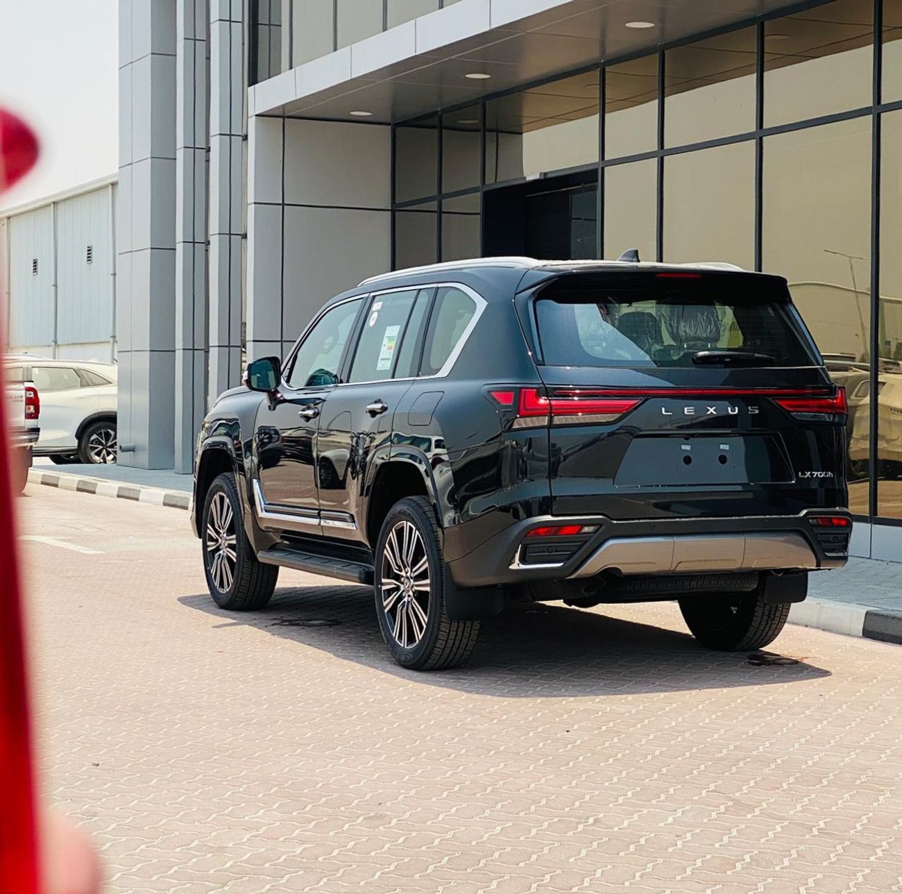 لكزس LX 700h Signature