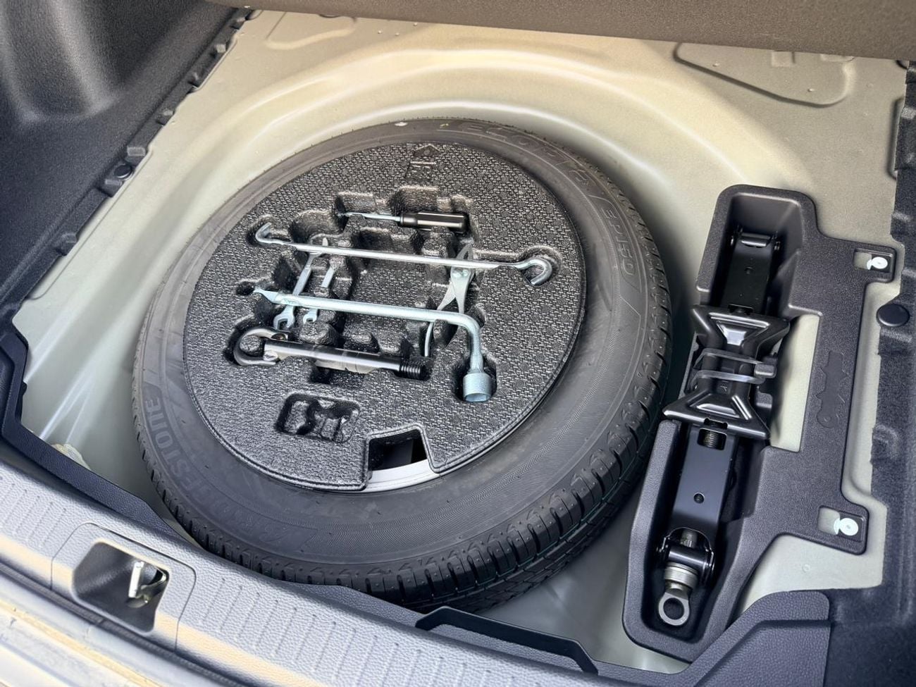 تويوتا كورولا 2.0L PETROL XLI AUTOMATIC TRANSMISSION ( FOR RE-EXPORT OUTSIDE GCC ONLY