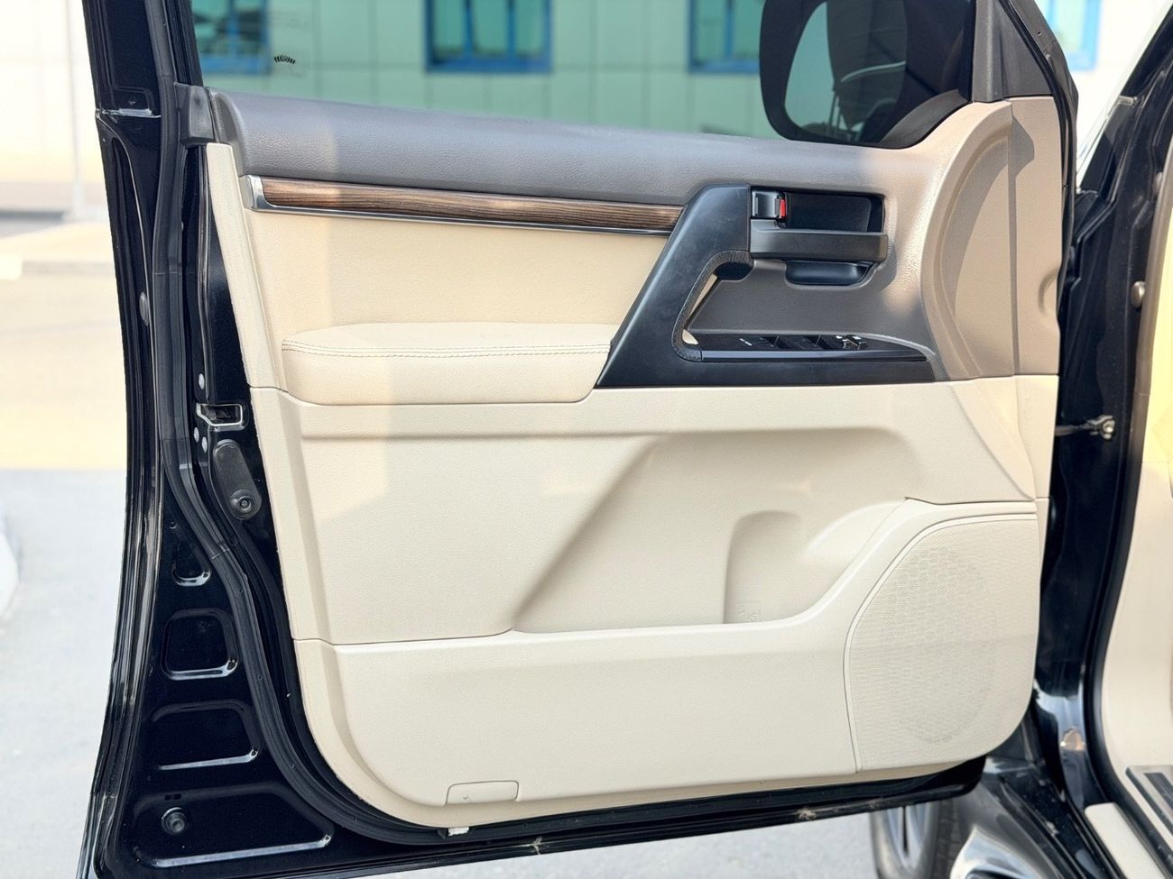 تويوتا لاند كروزر GXR لاندكروزر GXR 2019 V8 بمقود يسار كامل المواصفات