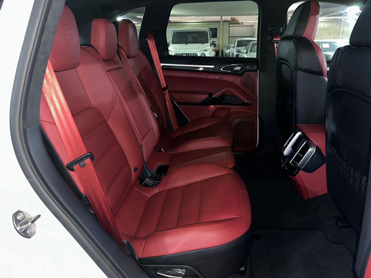 Porsche Cayenne Turbo S 4.8L (570 HP) 2016 | FULL SERVICE HISTORY | CARBON CERAMIC BRAKES (PCCB) | FULL SPEC!