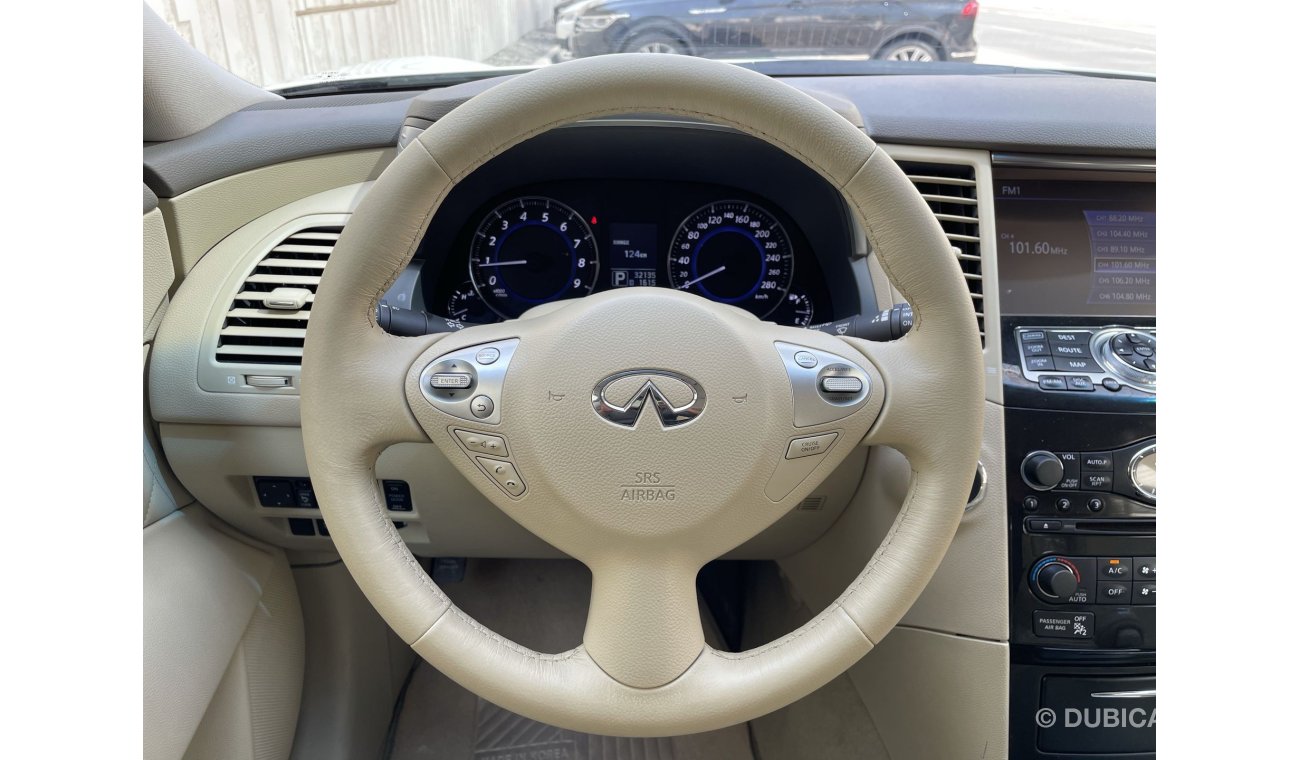 Infiniti QX70 LUXURY 3.7L | GCC | EXCELLENT CONDITION | FREE 2 YEAR WARRANTY | FREE REGISTRATION | 1 YEAR FREE INS