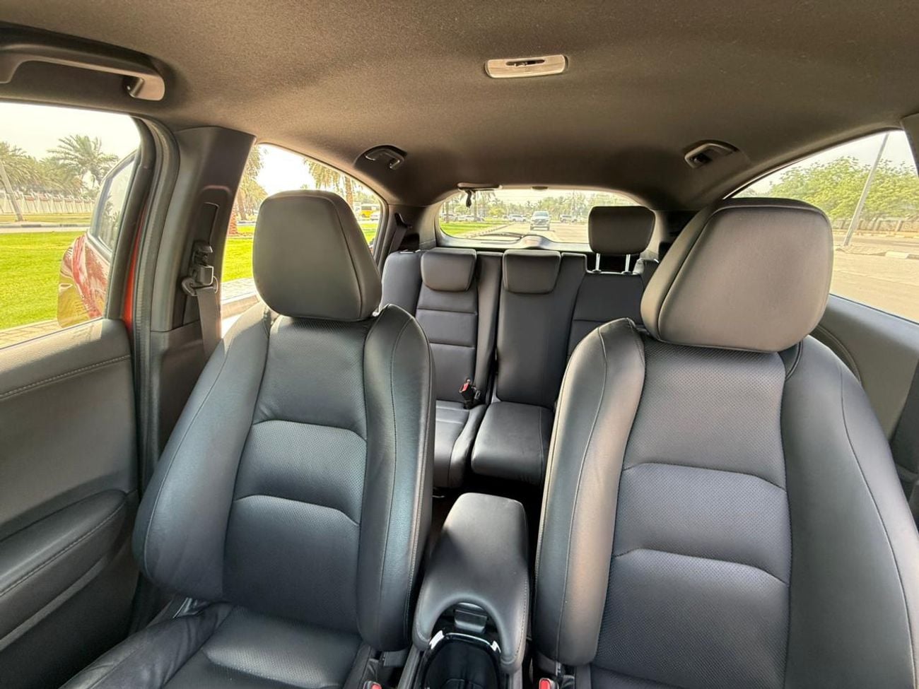 هوندا HRV RS 1.8L v4 petrol engine RHD 2WD Automatic transmission 5 Seats Suv with 5 doors