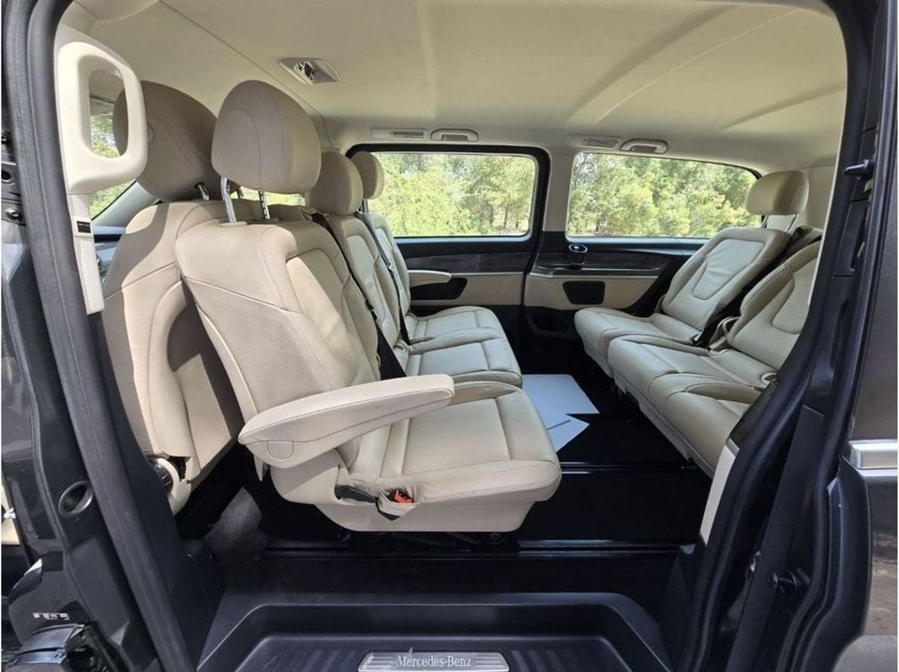 Mercedes-Benz V 250 Std 2.1L MERCEDES V-250 2022 GCC FULL OPTION // ACCIDENT FREE // PERFECT CONDITION