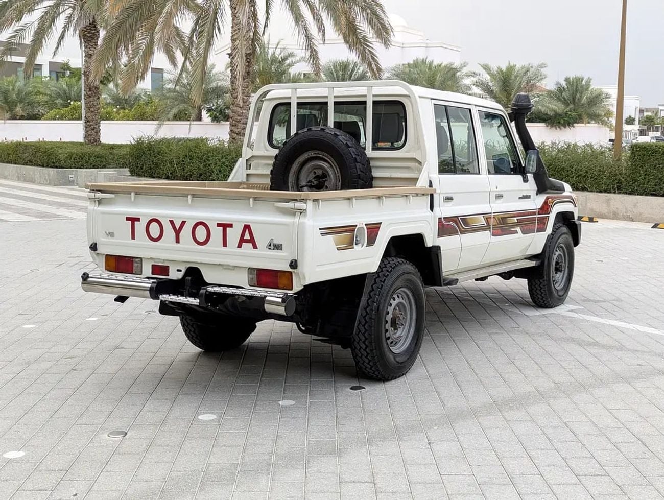 تويوتا لاند كروزر 70 LC79 LX