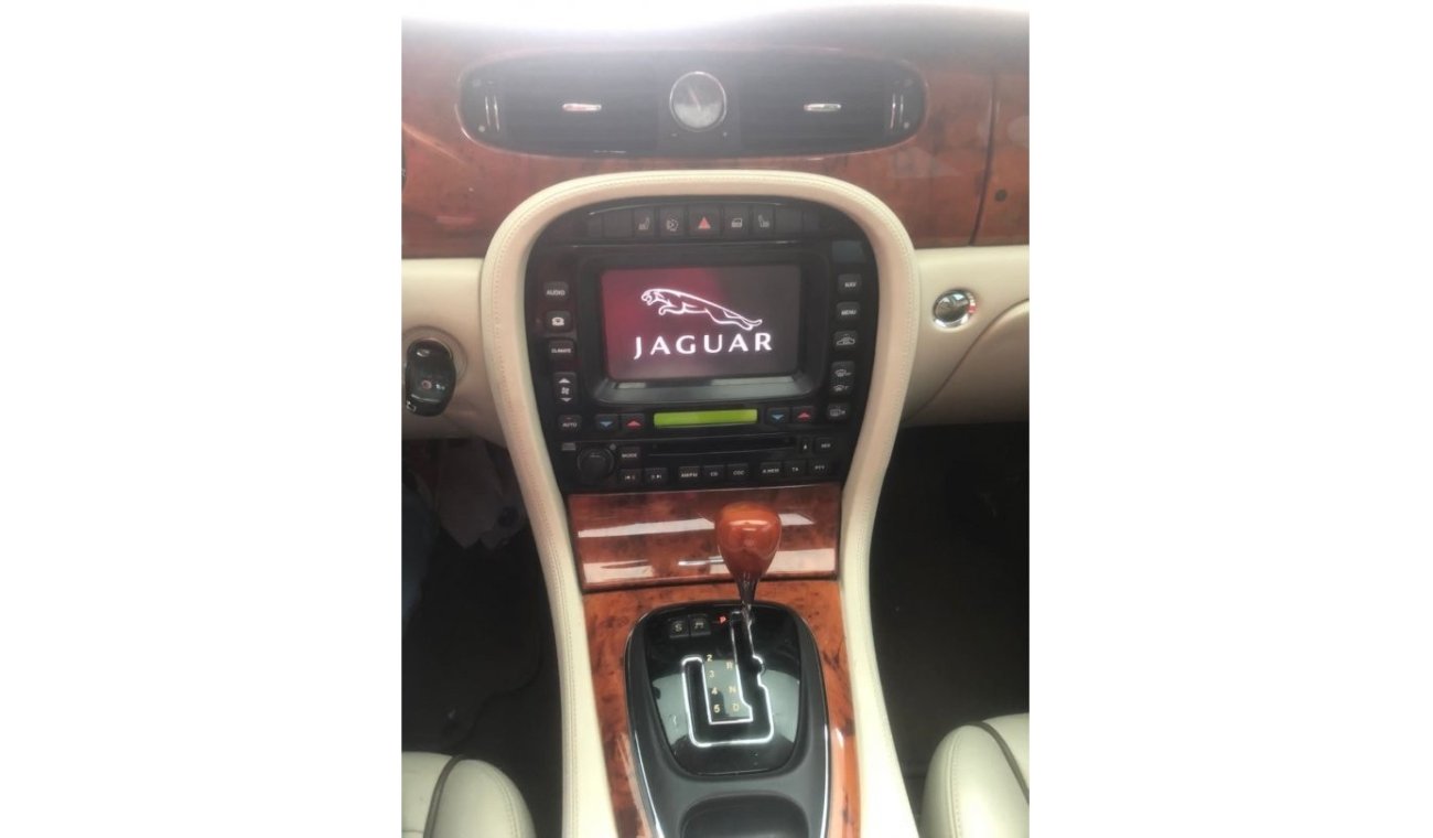 Jaguar XJ 2007 model gulf 8 cylinder cattle 193,000 km