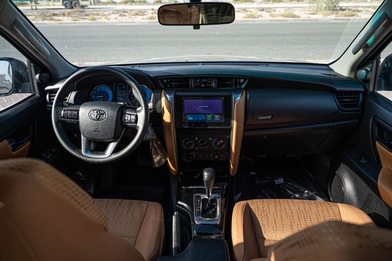 تويوتا فورتونر 2025 Toyota Fortuner 2.7 - Grey Mettalic Inside Chamois | Export Only