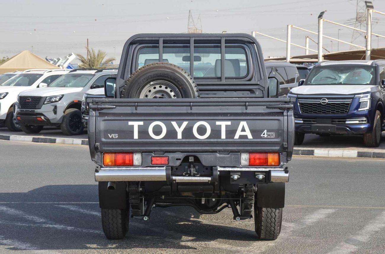 Toyota Land Cruiser Pickup 70 4.0L 4WD PETROL 2026