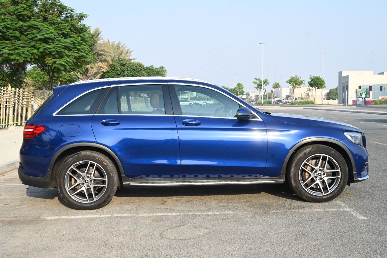 مرسيدس بنز GLC 300 4MATIC 2.0L