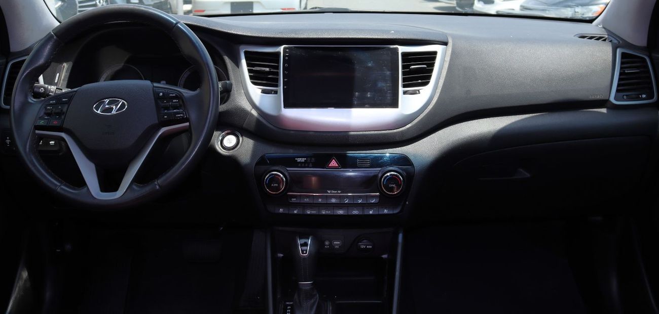 Hyundai Tucson GLS Plus ACCIDENTS FREE - GCC- GTLINE - FULL OPTION - ORIGINAL PAINT - PERFECT CONDITION INSIDE OUT