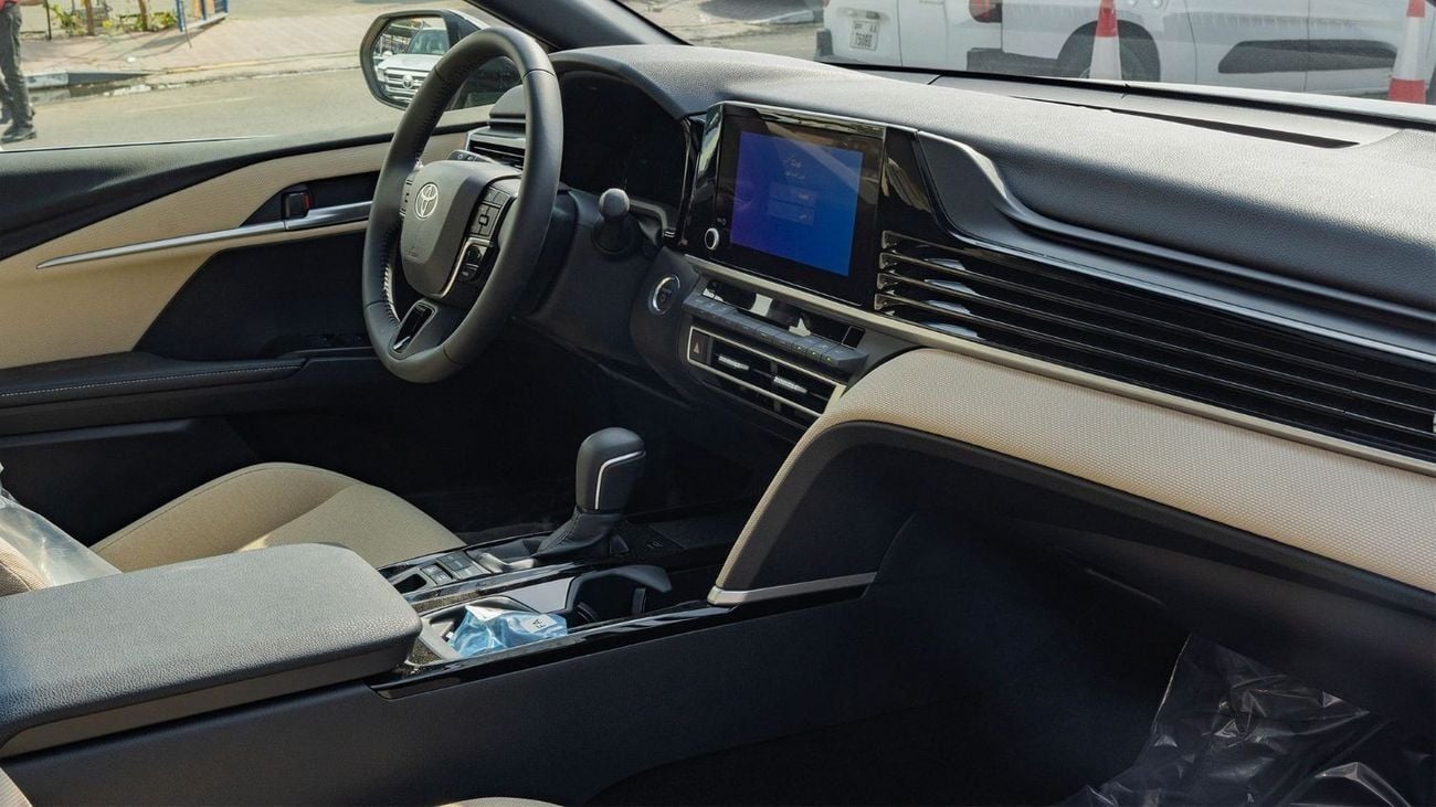 Toyota Camry 2025 Toyota Camry LE 2.5L AT Hybrid (with Panoramic Sunroof)