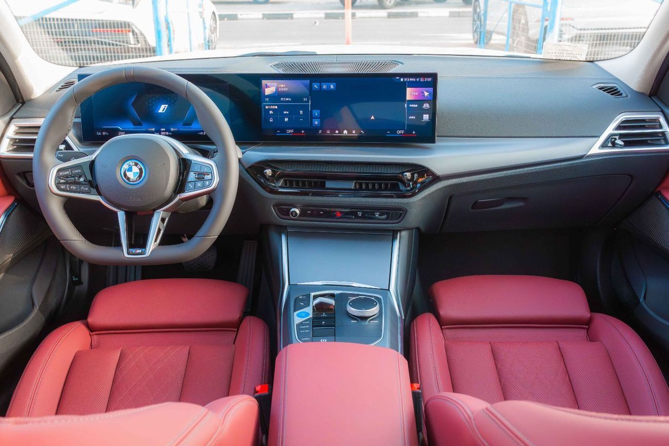 بي أم دبليو i3 2025 BMW i3 eDrive35L – M Power Kit (EV) FOR EXPORT Grey