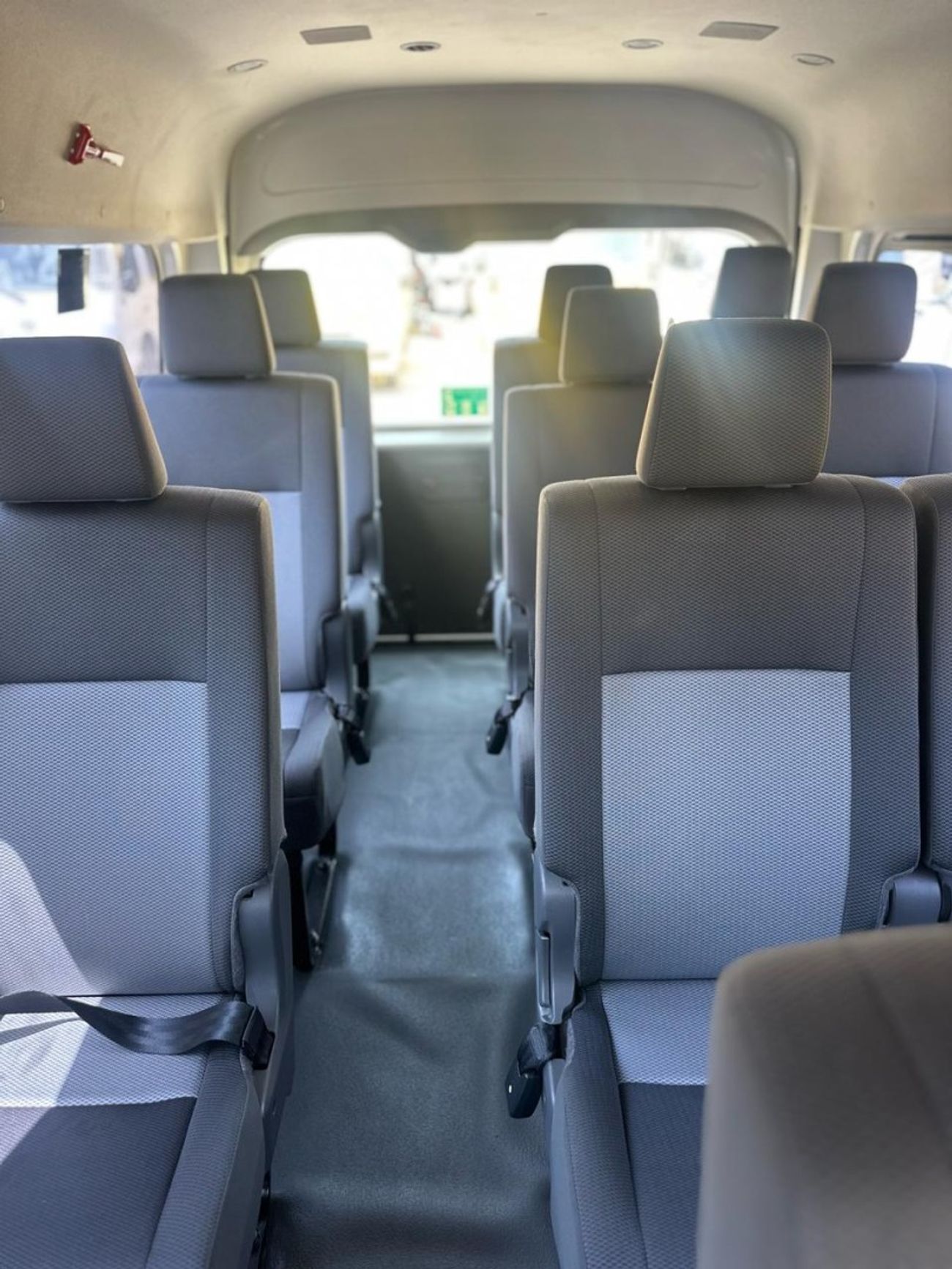 Toyota Hiace GL -High Roof Commuter 3.5L M/T