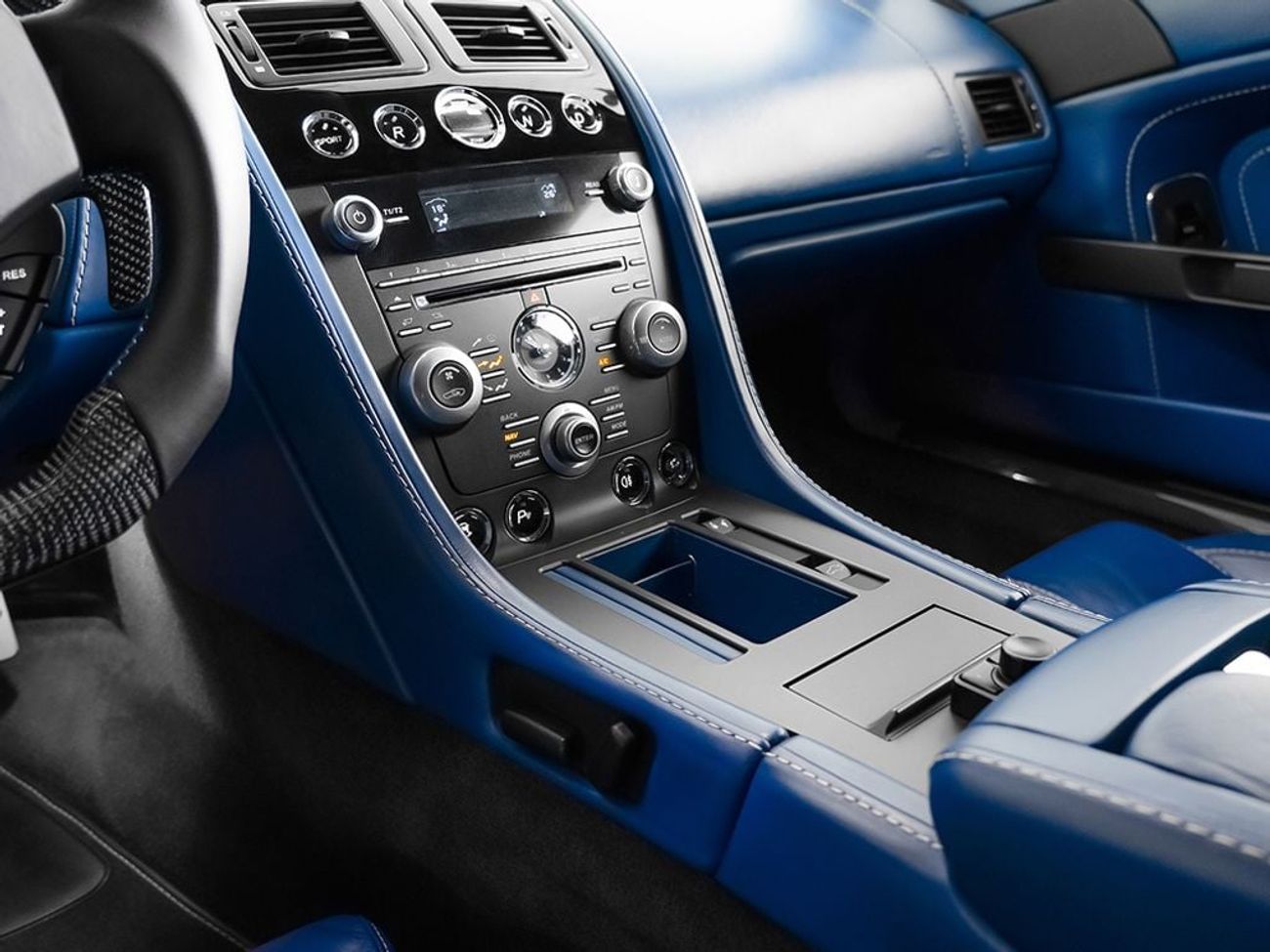 أستون مارتن فانتيج V8 4.7L