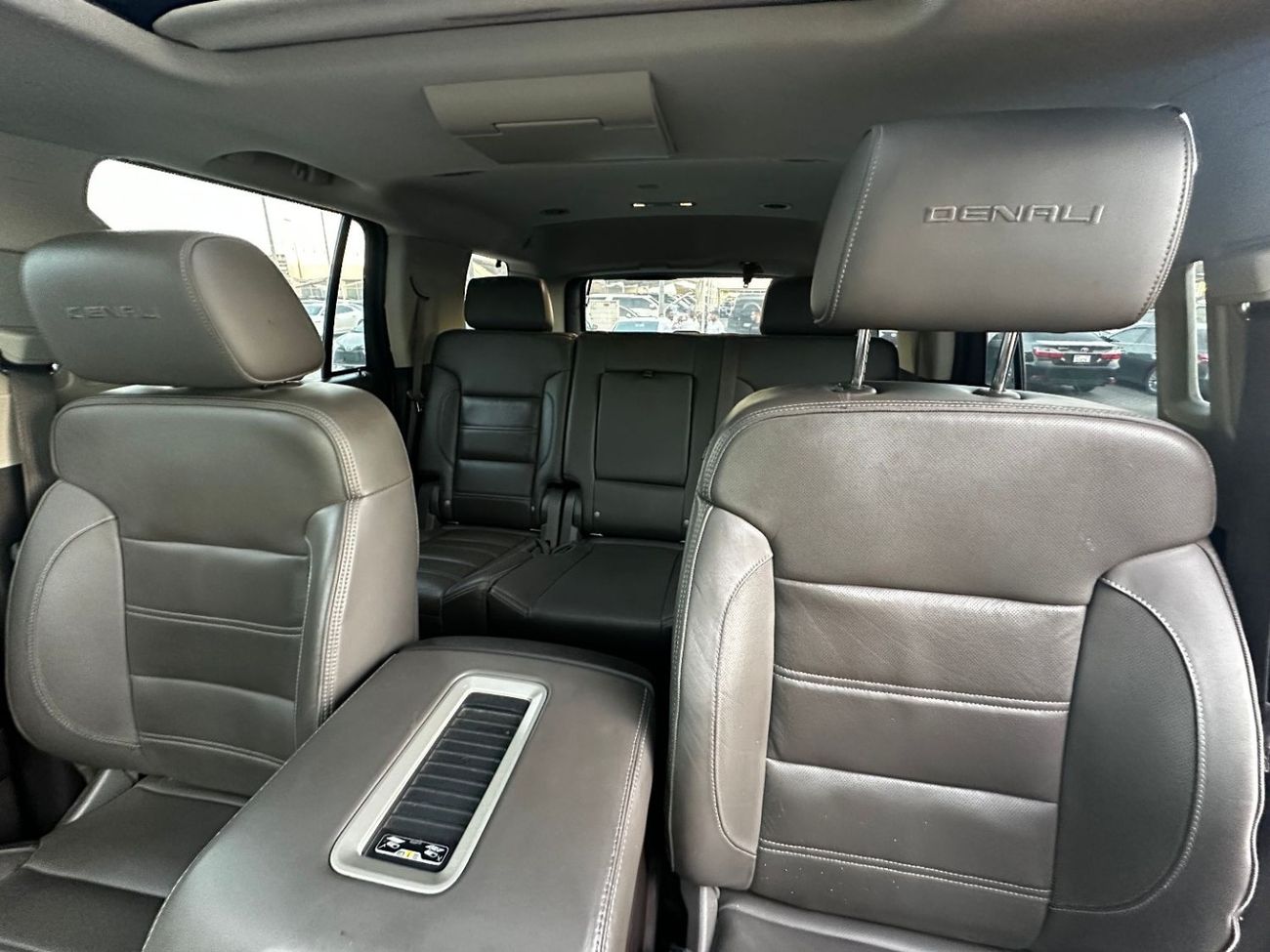 GMC Yukon Denali 6.2L (8 Seater)