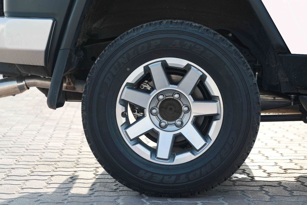 Toyota FJ Cruiser 2023 Toyota FJ Cruiser 4.0 W/0 JBL - White inside Grey | Export Only