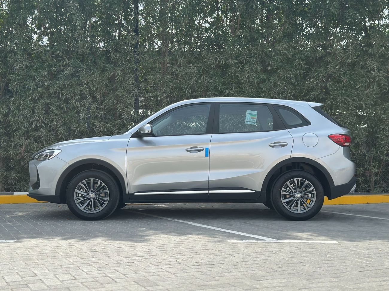 MG ZS STD