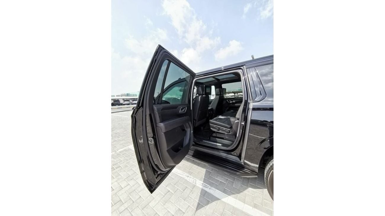 Chevrolet Suburban Chevrolet RST Suburban Diesel - 2021 - Black