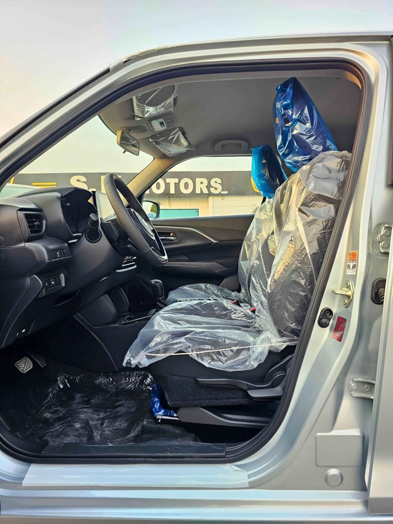 سوزوكي سويفت GLX / 1.2L PETROL A/T / PUSH START / REAR CAMERA / REAR PARKING SENSOR  (CODE # GLX)