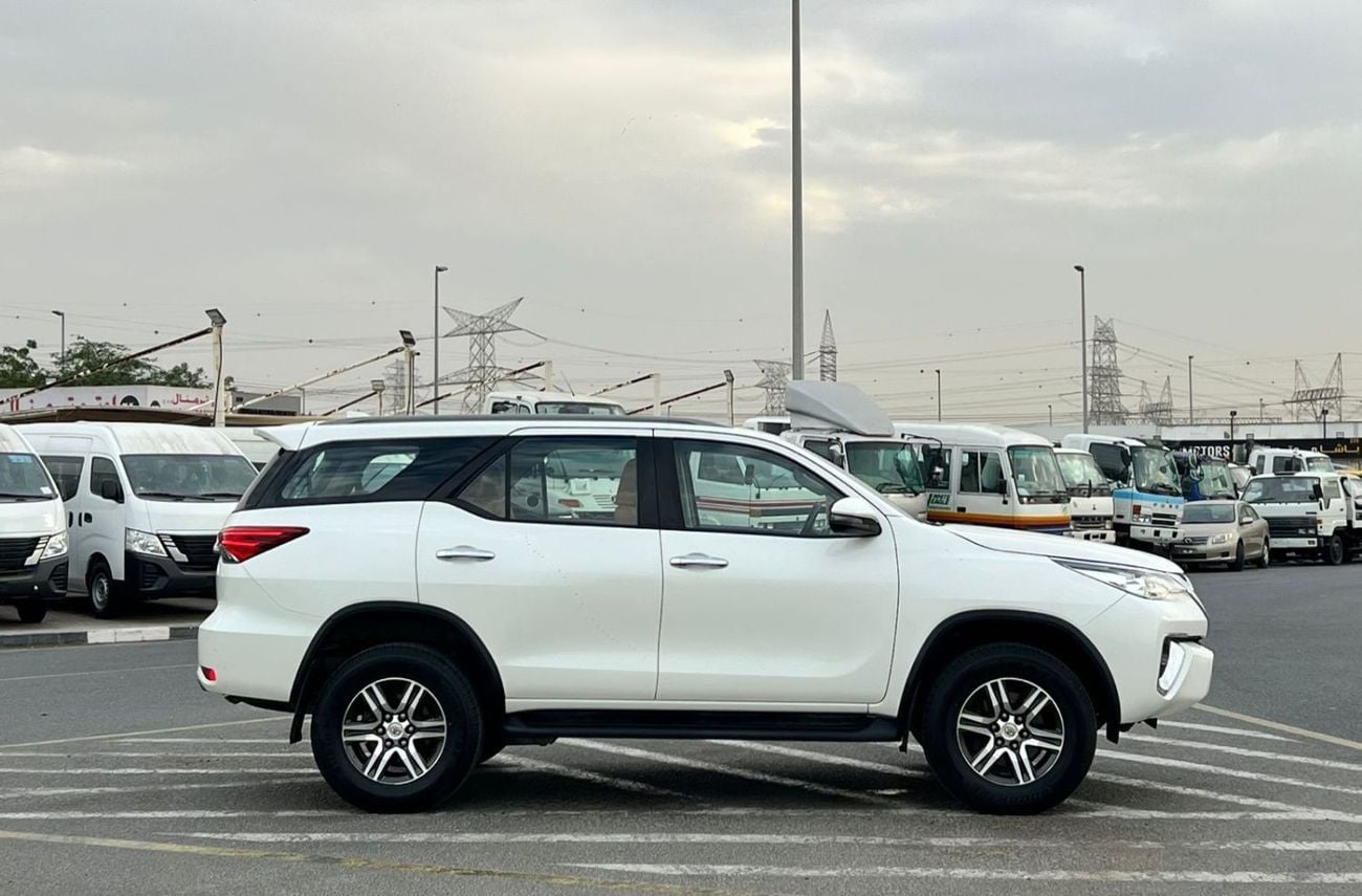 تويوتا فورتونر EXR 2019 Toyota Fortuner 2.7L V4 -AWD 4x4 GCC - Rear CAM & Sensor - Cruise Control