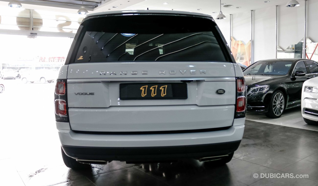 لاند روفر رانج روفر فوج إس إي سوبرتشارج Pre-owned Land Rover Range Rover Vogue HSE for sale in Dubai. White 2018 model, available at 111 Use