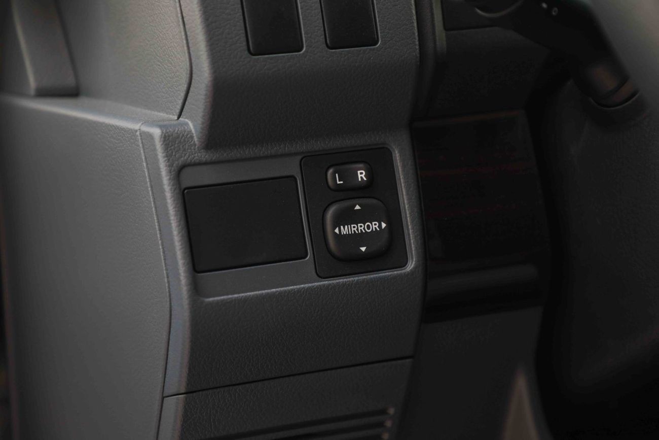 تويوتا لاند كروزر 70 2025 TOYOTA LC76 HARDTOP LX  B 4.0 - WHITE inside BLUISH GREY | Export Only