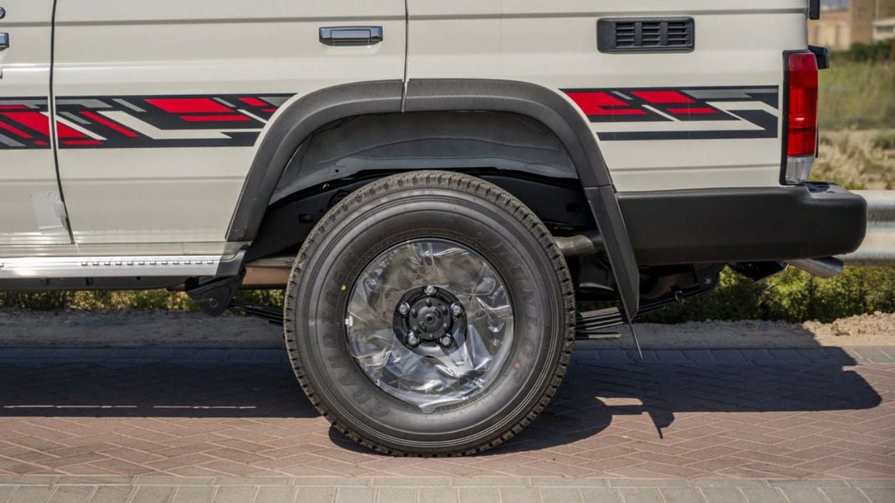 Toyota Land Cruiser 70 LC76 LX 2026 MODEL GCC SPECS