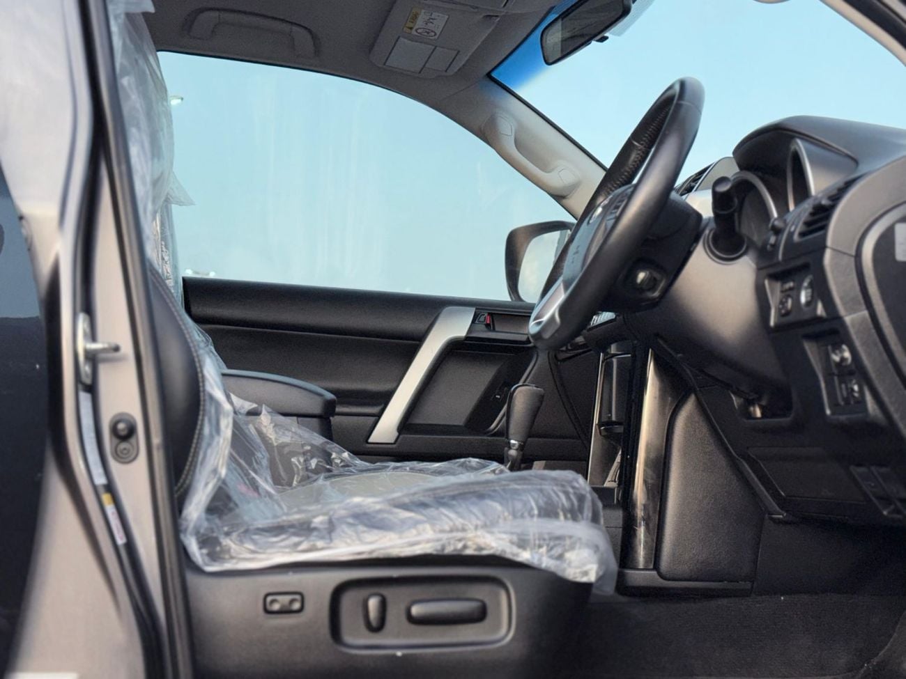 Toyota Prado Toyota prado 2016 upgrade 2023 2.8L v4 Diesel Engine Colour Grey push start Transmission Automatic I