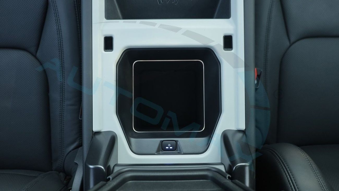 Land Rover Defender (For Export , НА ЭКСПОРТ) 110 X-Dynamic SE P400e Plug-in Hybrid 2025 Без пробега