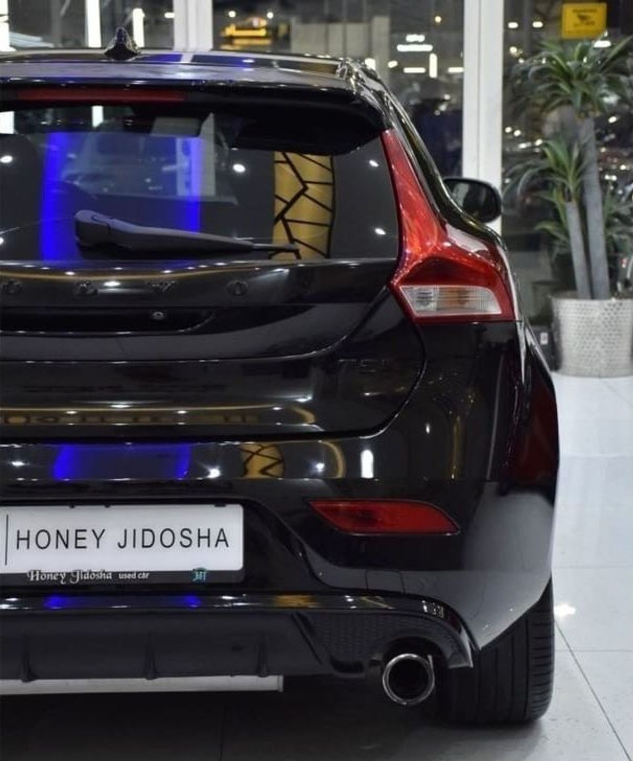 فولفو V40 EXCELLENT DEAL for our Volvo V40 T5 ( 2018 Model ) in Black Color GCC Specs