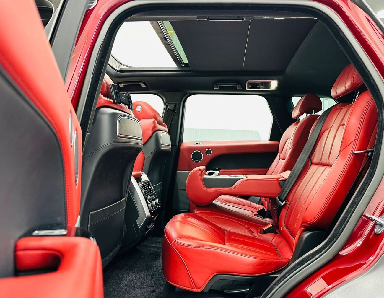 Land Rover Range Rover Sport 2017 range Rover Sport SuperCharged, March 2025 Warranty, Full Service History, GCC