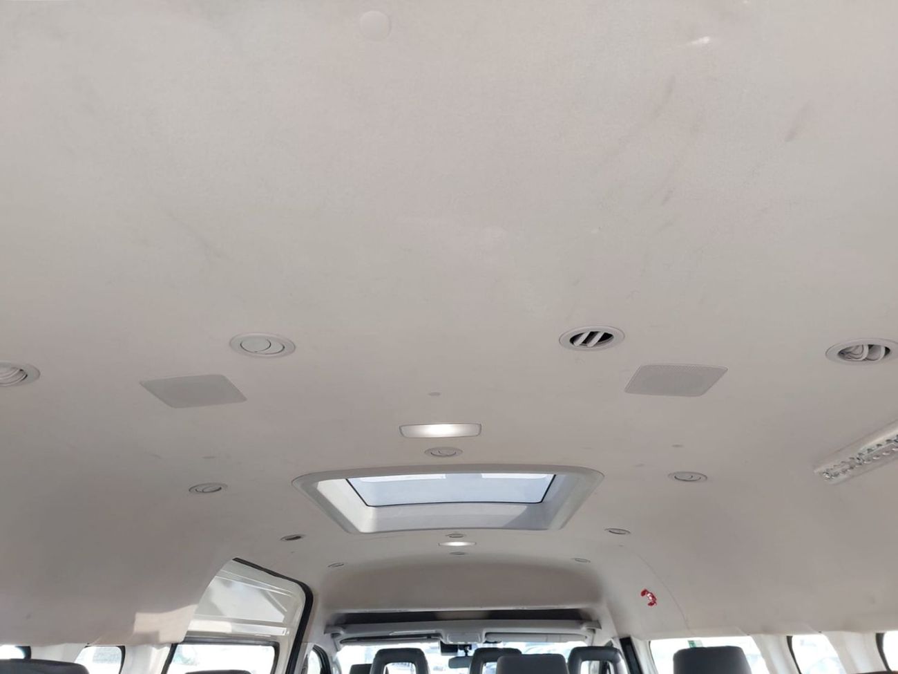 Toyota Hiace TOYOTA HIACE COMMUTER VAN RHD 2020 MODEL 2.8 L DIESEL AUTOMATIC(PM14152)