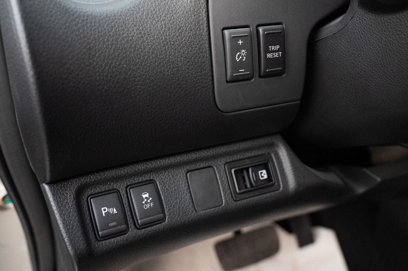 Nissan Navara PRO-4X Off-Road | 2.5L Diesel 4WD A/T (Only For Export)