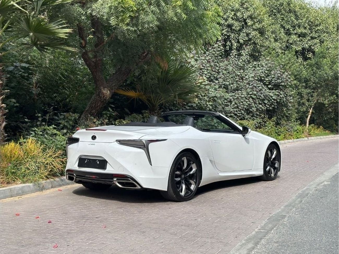 لكزس LC500 كابريوليه Titanium  5.0L Lexus LC500 Convertible Titanium 5.0L Titanium 5.0L | 2024 | Zero Km | V8 471 HP | Wa