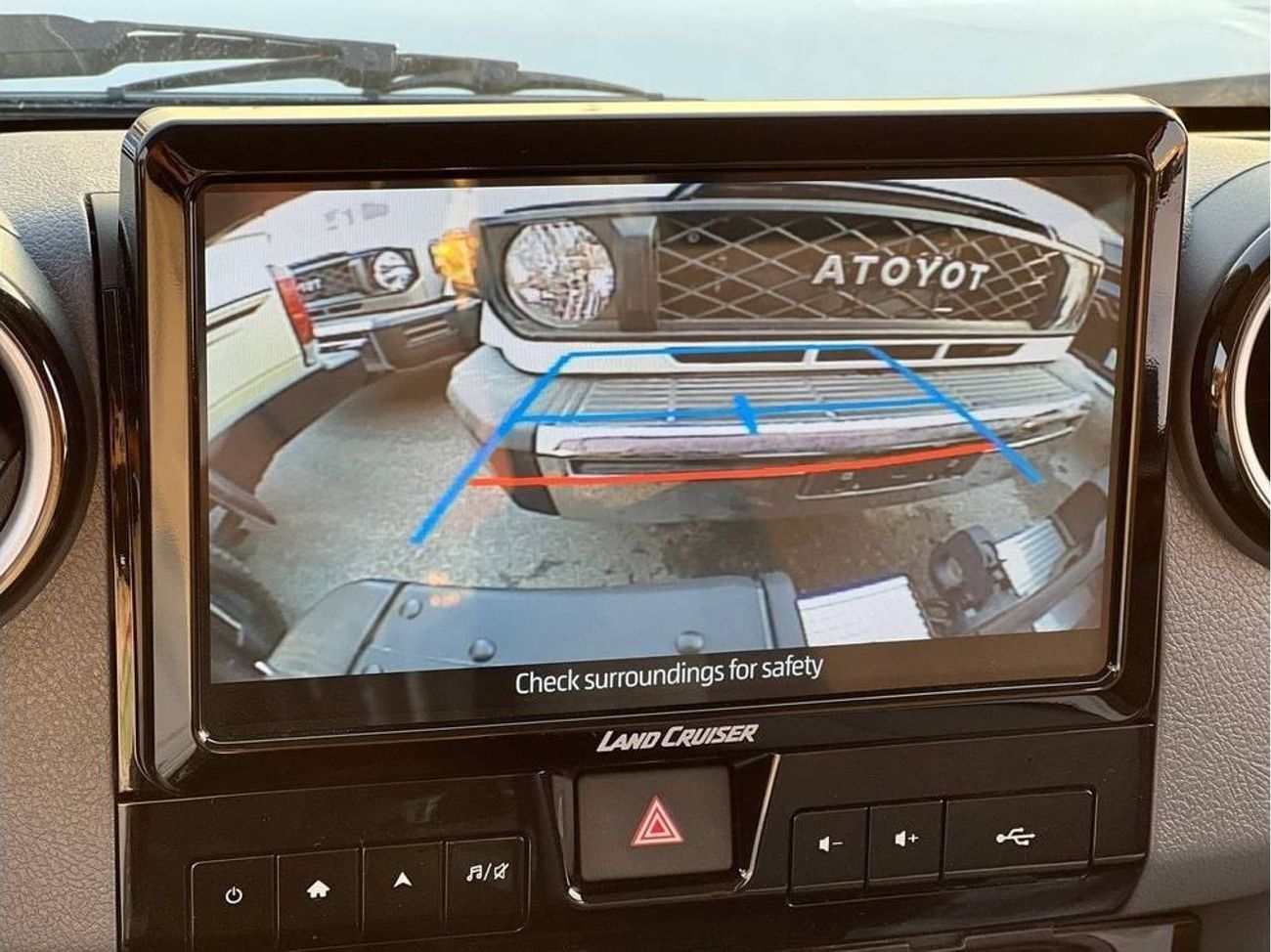 Toyota Land Cruiser 70 LC76 4.0L PTR M/T // 2024 // HIGH OPTION WITH DVD & BACK CAMERA , POWER WINDOWS , COOL BOX // SPECIA